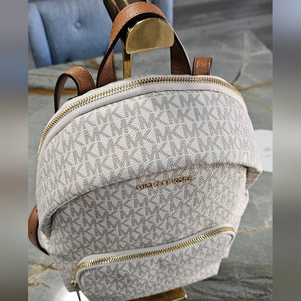 NWT Michael Kors Abbey MK Signature Backpack Vanilla Brown Gold - Picture 6 of 15
